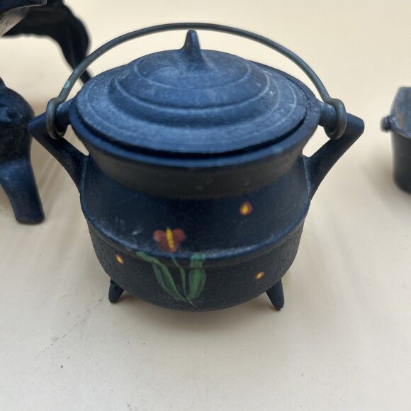 Vintage CRESCENT Cast Iron Salesman Sample Miniature Stove & Accessories - Picture 7 of 9